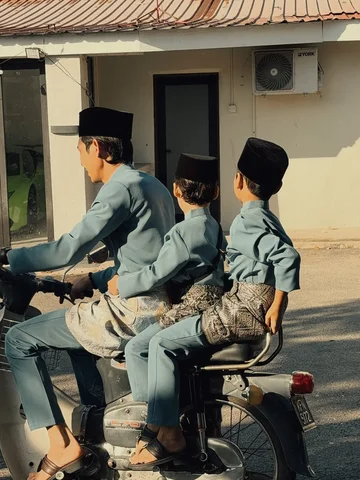 Moments 1 syawal ni ,percaya lah anak2 akan ingat moment raya pertama p naik mot