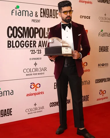 Fashion Influencer Of the Year - Popular Choice @cosmoindia . Papa, this one is 