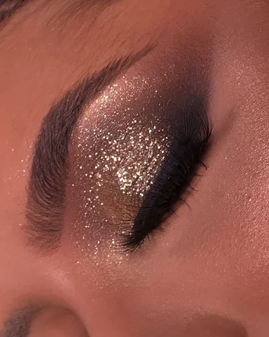 nothing beats a full glam look ✨ 

BY PRI LESSA usariam essa make? Comenta aqui 