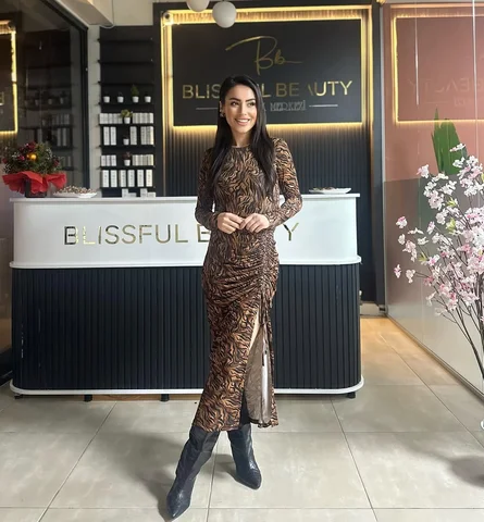 İşimizin başındayız, hayallerimizin peşindeyiz.
Emek + disiplin + sevgi = sonuç 