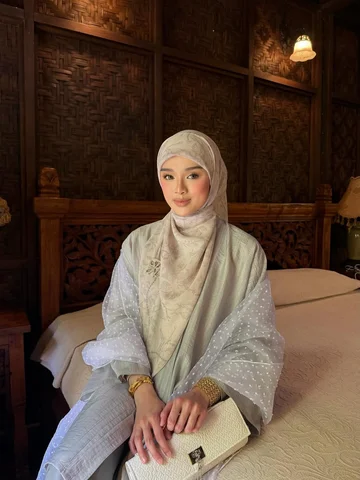 Alahai indah suasana jika terjumpa jodohku di hari raya @hnnvella

Adinda Collec