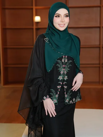 Hitam klasik, sentuhan hijau yang menyegarkan. 💚✨.

Simple tapi cantik kan? 😍

