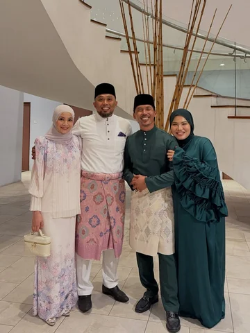 Terima kasih diatas undangan semalam.
Terima kasih menjadi sahabat luar biasa ha