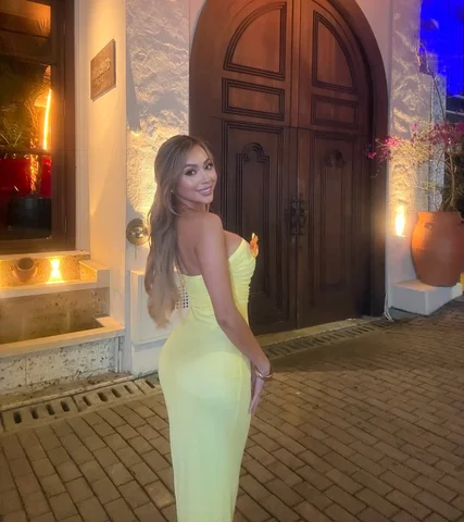 Qué chimba 🇨🇴🌼🐥💛 @fashionnova 

Women’s Rosa Mesh Strapless Maxi Dress-Yell