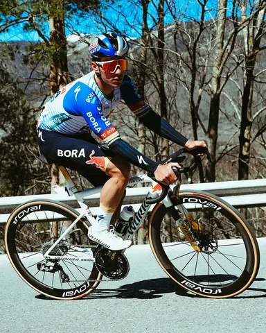 Strong ride of the entire team today, focus on the weekend now.🪽💪🏻🔥

📷 @get