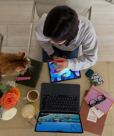 officially an Apple girl 🍏
with my little assistant 🐈

新しいMacBook Airをゲット💻
Yo