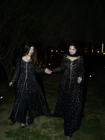 outfits: @arooj_collection2 ✨🖤