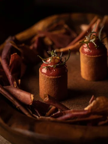 Ici, la première mignardise met en valeur le coing, fruit normand aux notes à la
