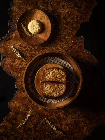 Pain de la « Veille » 

Au restaurant, fidèle à l’esprit de la cuisine française
