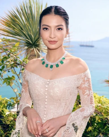 Mengenakan kebaya dan kain ulos khas Sumatera Utara untuk Cannes Film Festival C