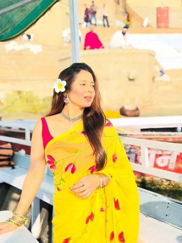 In my sundari era ❤️✨
.
.
Nails - @anushreeee_04 
.
.
.
#bunny #cute #trending #