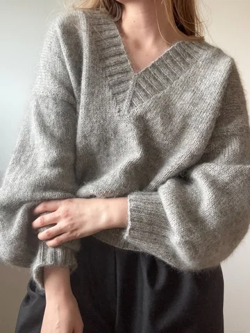 Say hello to my new pattern the C Y R U S pullover! The testers are just on the 