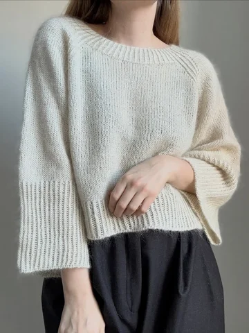 LYRA 

My most worn knit these days 🦦

Find the pattern online at 
www.aegyokni