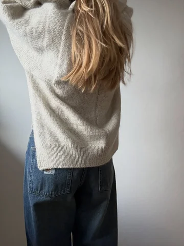 Details on the Volare (cape) sweater - pattern is released starting April. 

A l