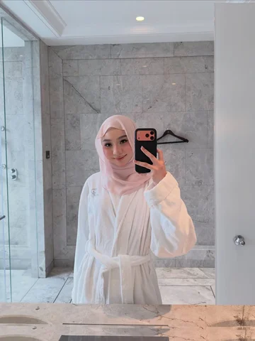 mirror selfie memang tempat i 😛