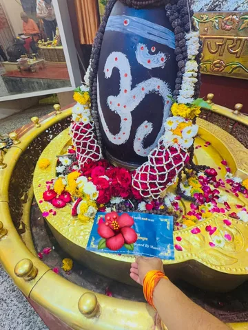 जगाला सांगण्याआधी…
उज्जैनच्या महाकालेश्वर आपल्या new project चं नाव कार्डवर लिहू