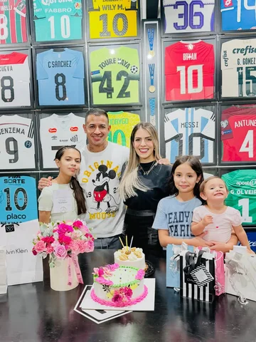 Feliz cumpleaños mi amor🤍Que pases bien en tu día y sigas cumpliendo muchos año