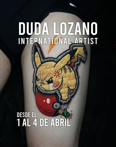 Hay artistas que hacen tatuajes. Y hay artistas que crean lenguajes propios.
@du