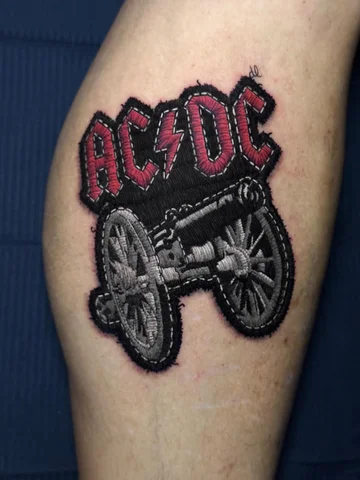 ¿Team Highway to Hell o Back in Black? ⚡️
El rock hoy además de sentir, se cose 