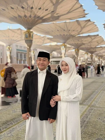 وَجَعَلَ بَيْنَكُم مَّوَدَّةً وَرَحْمَةً

Dan dia menjadikan di antaramu rasa ci