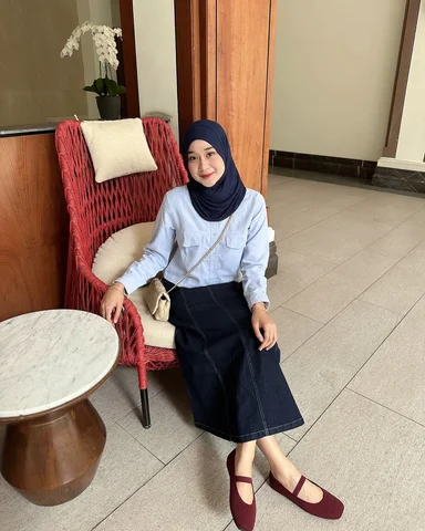 Hai haii suda lama tidak ber outfit ^^ 
.
.
.
Jema Denim Skirt akuuu dari @outfi