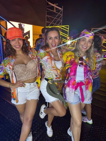 Pasándola BUENINGO en Magnitud carnavalera 👑🎉
Con mis amigos cambas… porque la
