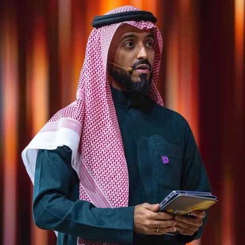 تشرفت وسعدت بتقديم حفل توزيع جوائز الإتحاد السعودي للرياضات الإلكترونية الف مبرو