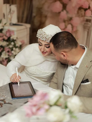 ‏مَرّة واحَدة في العُمر ، هي أنتِ 🤍.
Shahed & Zaki 💍♥️