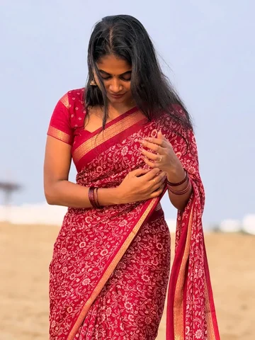 ♥️
Saree @yazhvi_sarees 
DM for Order🥳
.
.
.
.
.
.
#saree #tvk #lovesongs #tami