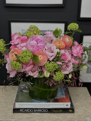 Chic blush!! ✨✨🌸🌸🌸💚💚 #fleur #florist #floraldesigns #floraldesigns #thestor