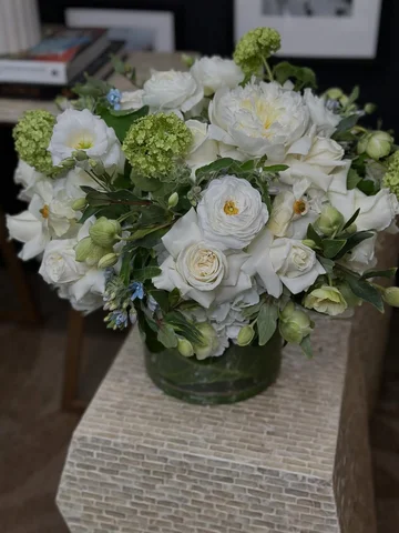 Classic whites!! 🤍🤍🤍✨✨✨✨ #fleur #florist #floraldesigns #floraldesigners #flo