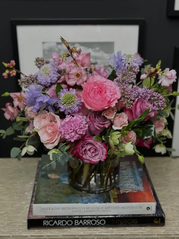 Ready to celebrate!! 🌸🌸💜💜💕💕 #fleur #florist #floraldesigns #flowerstagram 
