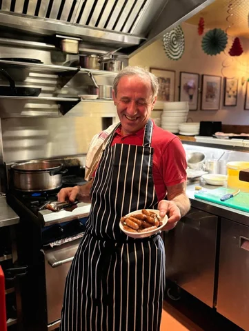 Christmas Day at The Cow.

Come one and all, far and wide. Drinks, Sausages & Pe