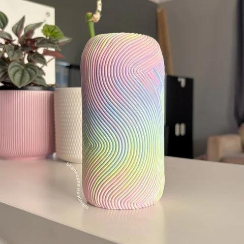 Final item for tomorrows drop - this rainbow vase 🌟
It’s 16cm tall
