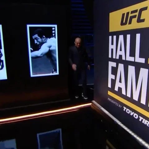 É com muita gratidão que hoje recebo o Hall da Fama aqui no UFC. 

Foram anos de