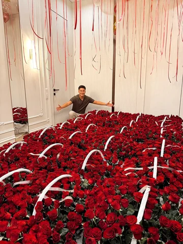 После этого заказа меня назвали «Цветочным магнатом»😅🌹 @aiai.flowers.kg

А кто