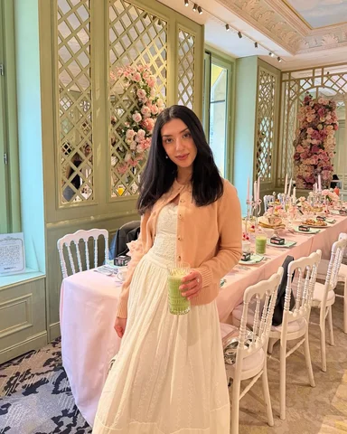Un merveilleux tea time chez @maisonladuree avec @hudabeauty ✨

*invitation