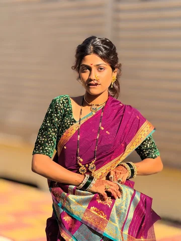 ही राणी चालेल का माझ्या सोन्याला..!!😩❤️‍🔥
.
.
@__bhumi770 
Jewellery @vidhi55c