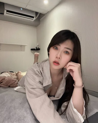 如果有一個這麼漂亮的女朋友
又會按摩💆你幾點回家👀