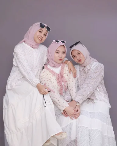 My grulsssss🌸🤍

#fypシ❤️💞❤️ #lfl #ootd #masukberanda #photostudio