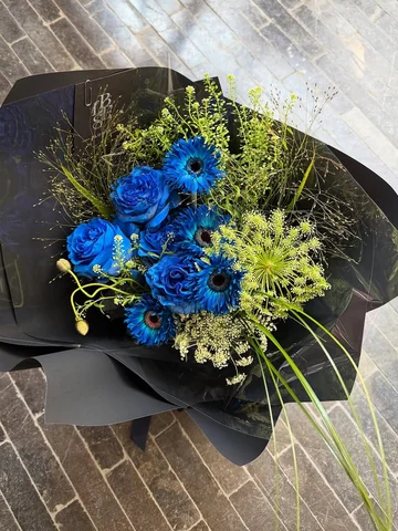 🔵🟦

#파란장미 꽃말 : 기적, 도전, 새로운 시작

#블루로즈 좋은 꽃말이군요 힘나는 꽃말-