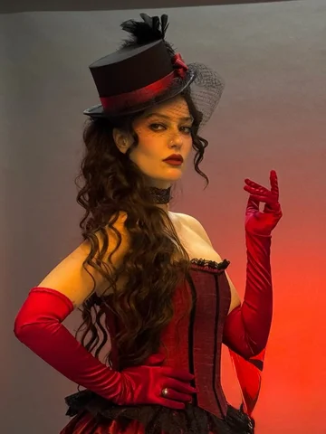 Pelin 🌹
#jekyllandhyde #backstage #pelinakil