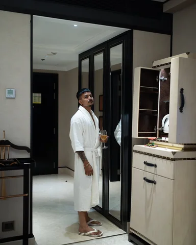 Subah Utta Hun ! Meri Wajah Se Jo Raat Ko Nahi Sote , 
Me Unko Subah Møøtta hun 