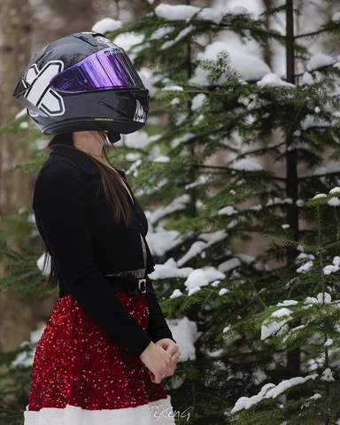 Cold roads, warm heart. 🤍 
.
📷 @tiking.jpg 
.
🎧 @cardosystems
📱 @quadlockmot