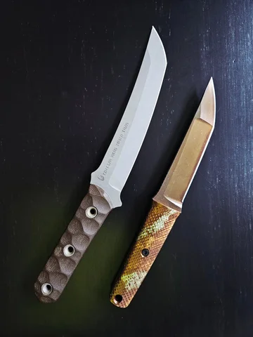 The Raiden Tanto by @brtbladeworks and the Musashi by @dauntless_manufacturing a