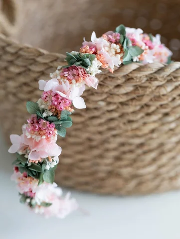 Schmuck aus Trockenblumen beinhaltet einen großen Teil meiner Arbeit. Besonders 