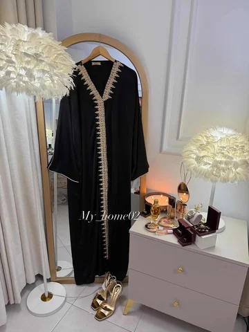 Retour de ma chère cliente 😍
classe et adorable ✨ 
robe @hiya_hc 
sandale 
Zara