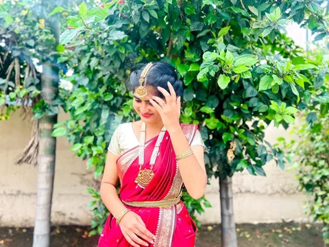 🪷🦢🪔

#selffashion 
#clgdays
#dotistyle 
#telungu 
#traditional