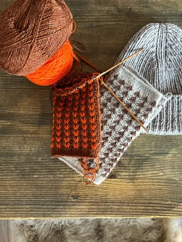 to celebrate the 12th birthday of my Ravelry group and to kick off the annual bi