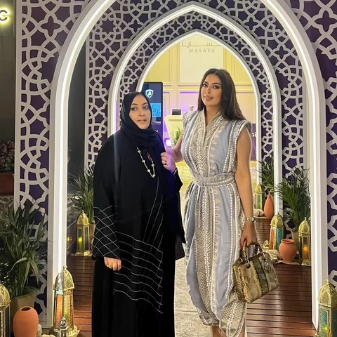 كل عيد أم …
وأنتِ الغايبة الحاضرة في كل تفاصيلي 
رحلتي… وبقى الدعاء طريقي لك، فل